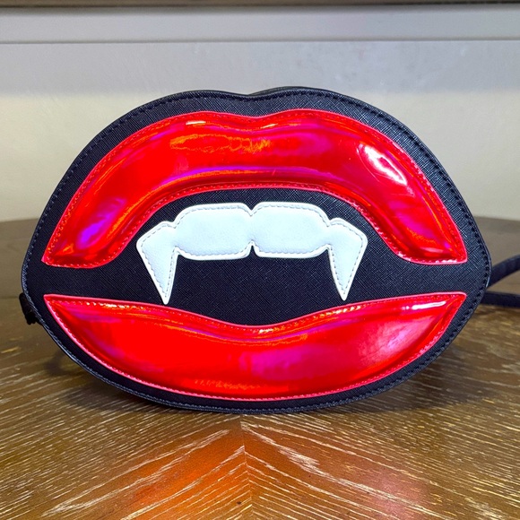 Mad Engine Vampire Red Lips & Fangs Crossbody Purse Bag Dracula Goth Punk - Picture 2 of 10